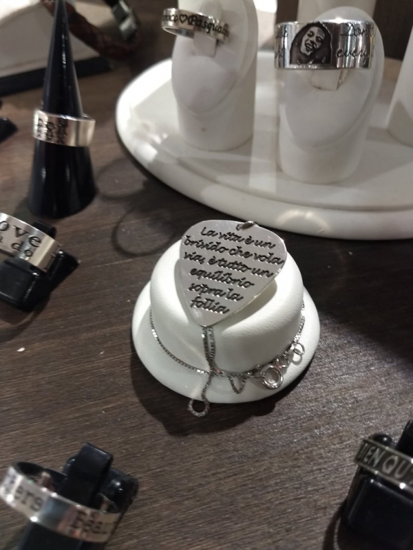 Pendente plettro in argento 925 con frase personalizzata